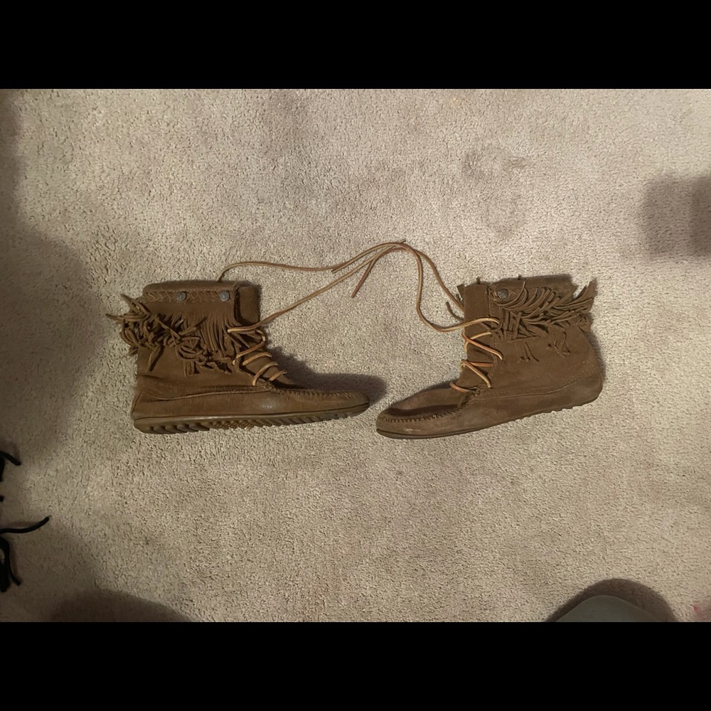 MINNETONKA shoes 👞 - Picture 3 of 4